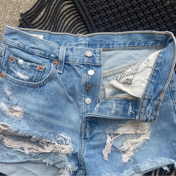 Levi’s Premium Distressed Jean Shorts Size 27 - Picture 5 of 8